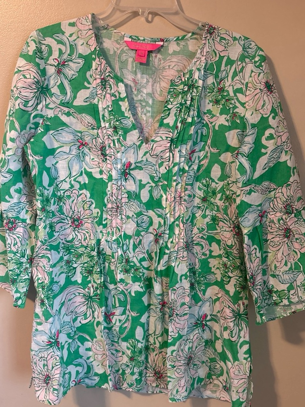 Lily Pulitzer Bright Green Floral V-Neck Women's size medium Top